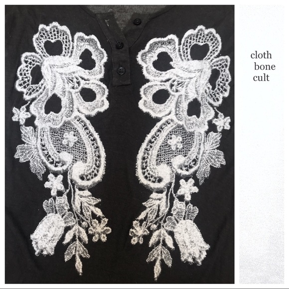 Rare WILDFOX 💋🦊 Lace Graphic Henley T-SHIRT - Picture 3 of 6